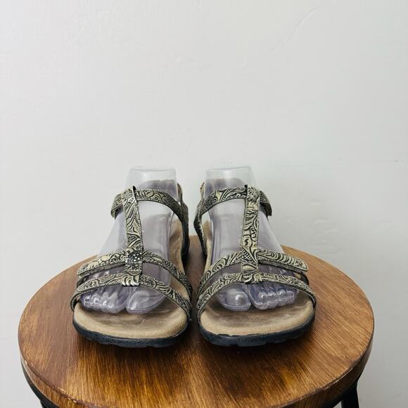 Taos Trophy 2 Metallic Gold Strappy Sandals Women’s Size 8 - Picture 2 of 10